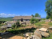 Propriété isolée en pleine nature sur 7.7 hectares avec étang à Araules