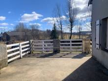 Maison mitoyenne avec jardin et dépendance en campagne du Mazet Saint Voy