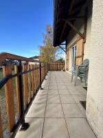 Maison à rafraichir avec dépendances, proche du village de Tence