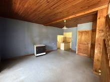 Ferme à rénover dans hameau sur 1 hectare à Mars