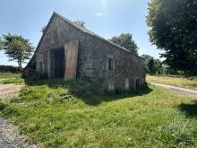 Ferme à rénover dans hameau sur 1 hectare à Mars