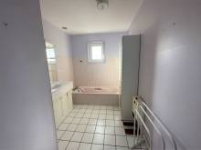 Maison à rafraichir avec dépendances, proche du village de Tence