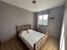 Maison à rafraichir avec dépendances, proche du village de Tence