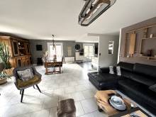 Maison des années 70 rénovée avec dépendances au Mazet Saint Voy