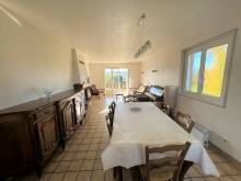 Maison à rafraichir avec dépendances, proche du village de Tence