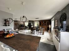 Maison des années 70 rénovée avec dépendances au Mazet Saint Voy