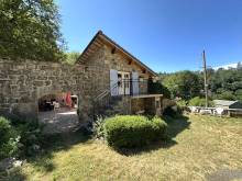 Hameau isolé proche du Golf du Chambon sur Lignon sur plus de 6 hectares