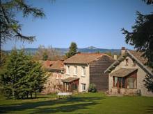 A vendre, ensemble de 3 bâtiments isolés avec 1.4 Hectares à Devesset