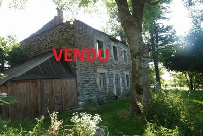 Ferme de hameau Plateau du Mézenc A rafraichir avec environnement exceptionnel Ferme de hameau Plateau du Mézenc A rafraichir avec environnement exceptionnel